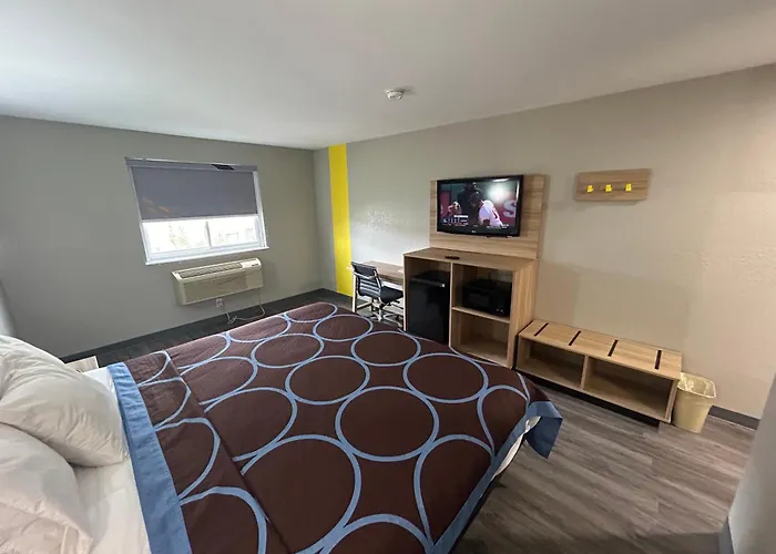 Super 8 By Wyndham Lewiston Auburn Area