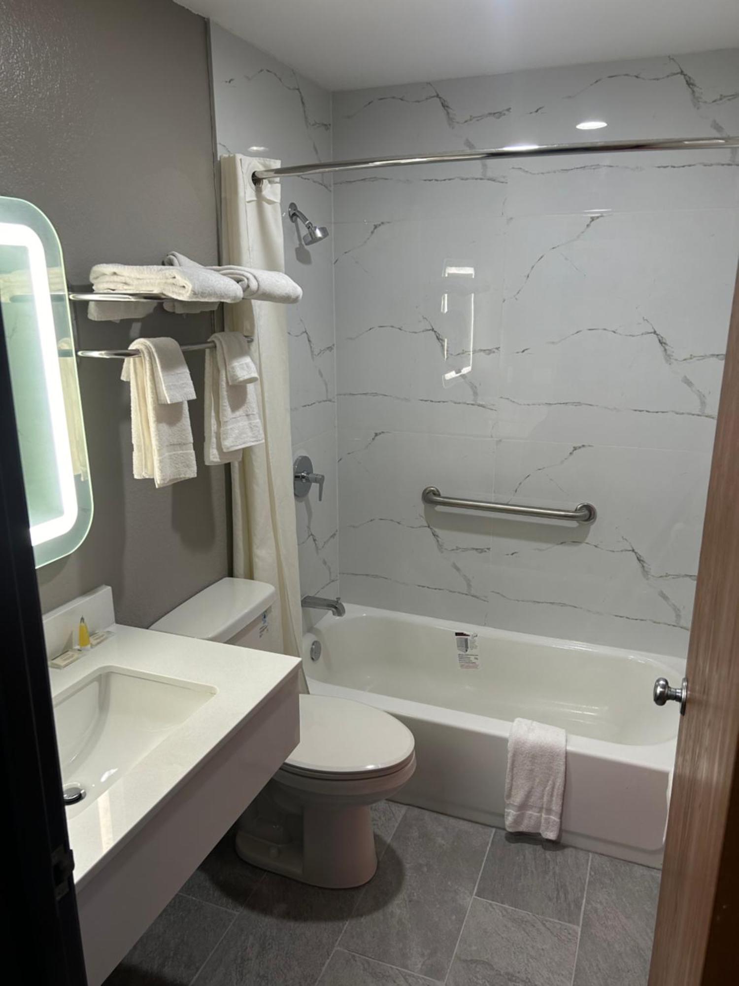 Hotel Super 8 By Wyndham Auburn Area