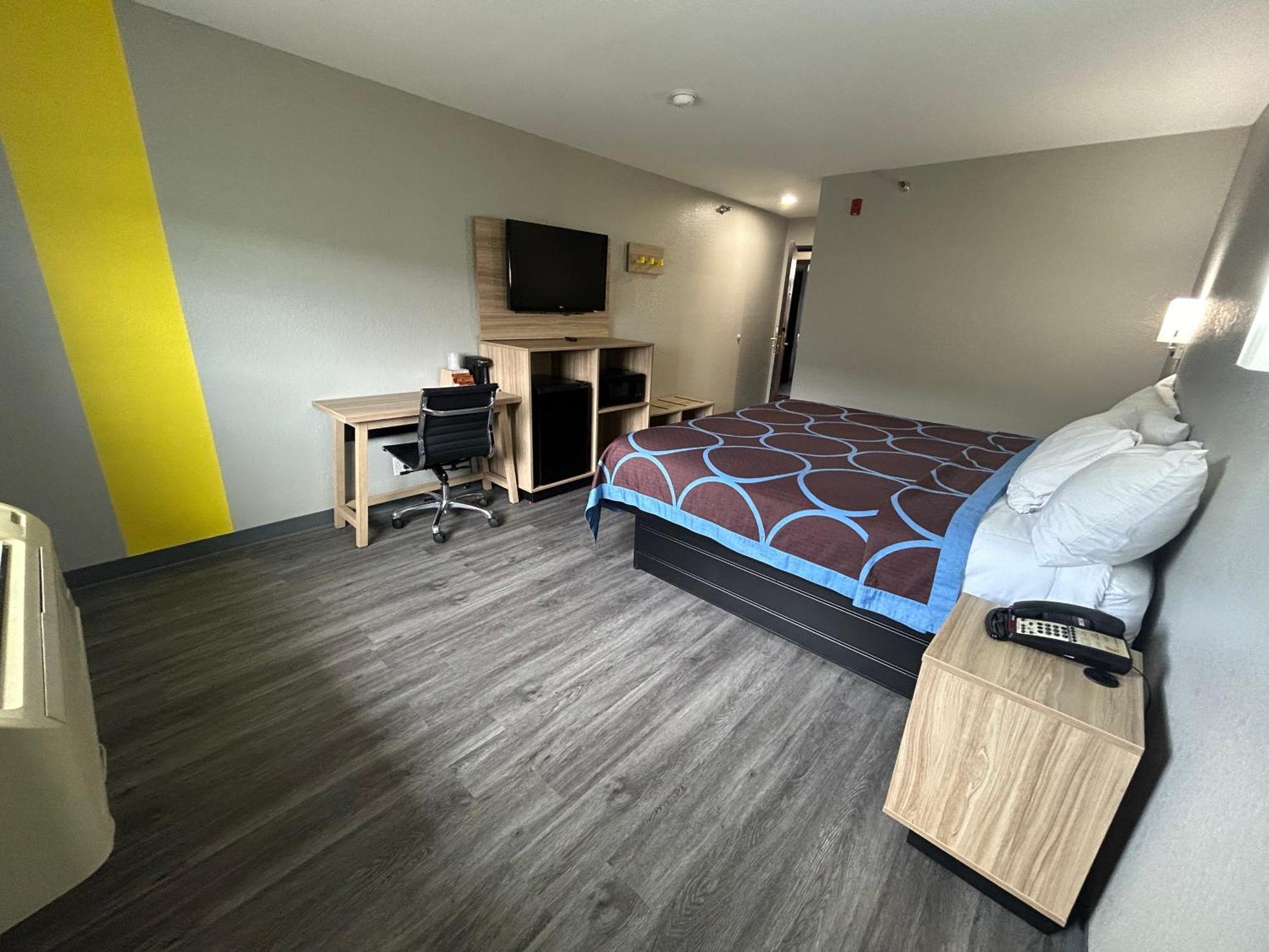 Super 8 By Wyndham Auburn Area Hotel